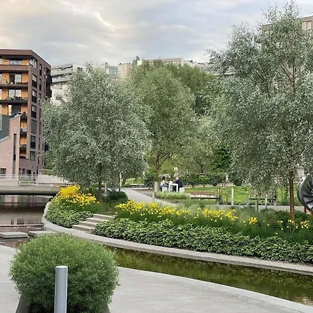 شقة Sjarmerende Leilighet I *